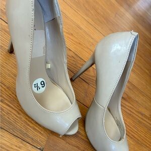 Guess Cream Peep-Toe Heels